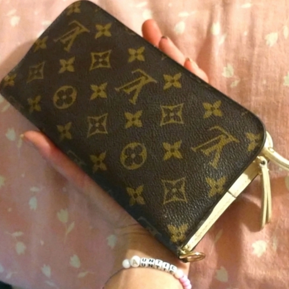 SOLD! Louis Vuitton PORTEFEIUILLE Insolite Oraganizer Wallet In Classic Monogram